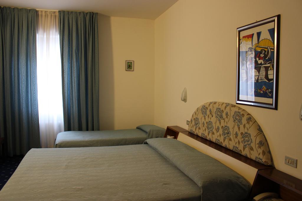Hotel Pinolo Gubbio Exterior foto